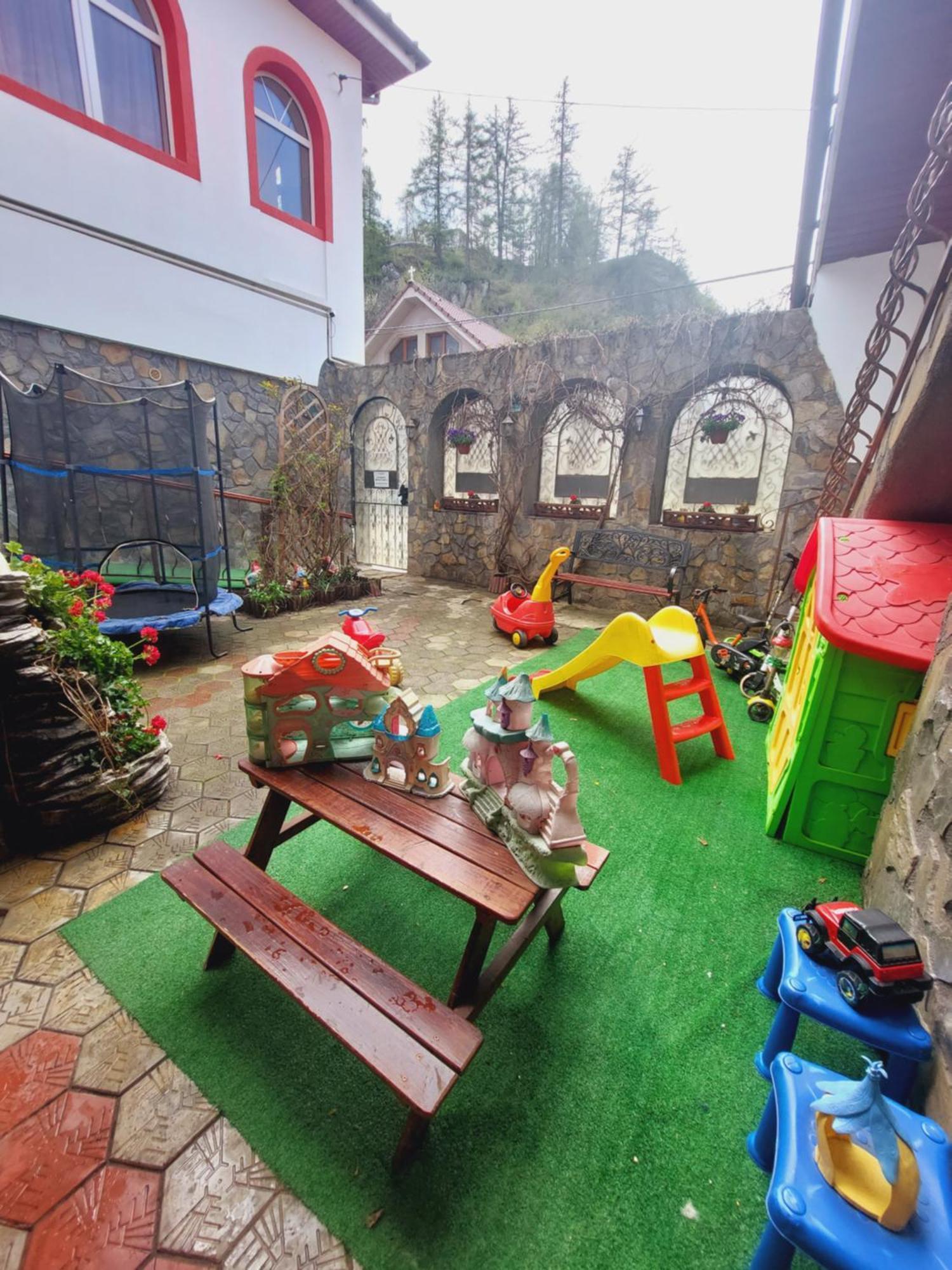 Pensiunea Rock And Red Рышнов Экстерьер фото