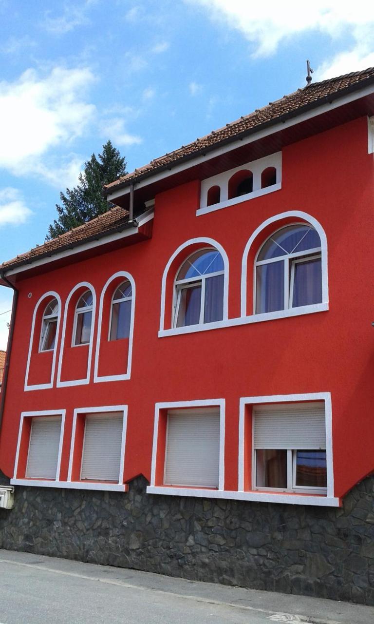 Pensiunea Rock And Red Рышнов Экстерьер фото